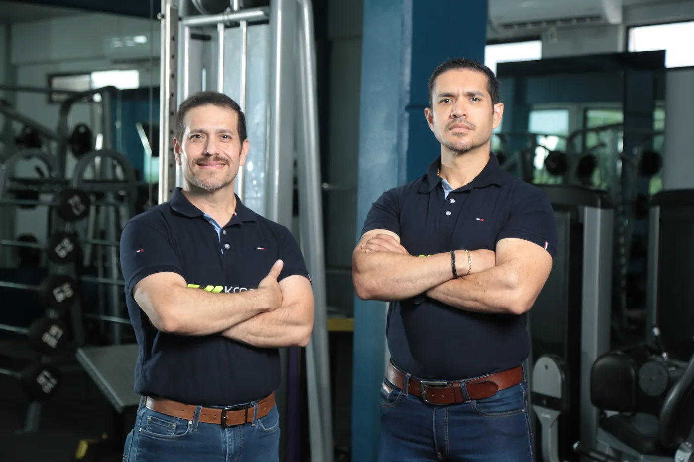 Los fundadores de Kronos Force Gym dentro del gimnasio
